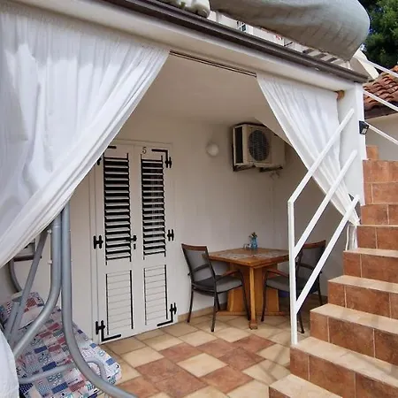 Apartmani Dutkovic Vrboska Exterior photo