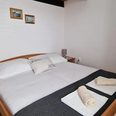 Apartmani Dutkovic Vrboska Exterior photo