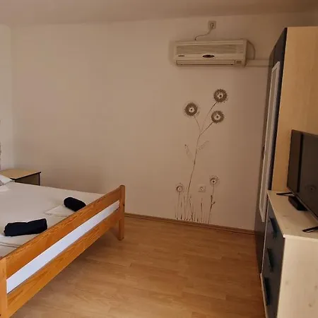 Apartmani Dutkovic Vrboska Exterior photo