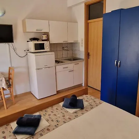 Apartmani Dutkovic Vrboska Exterior photo