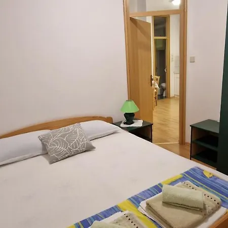 Apartmani Dutkovic Vrboska Exterior photo