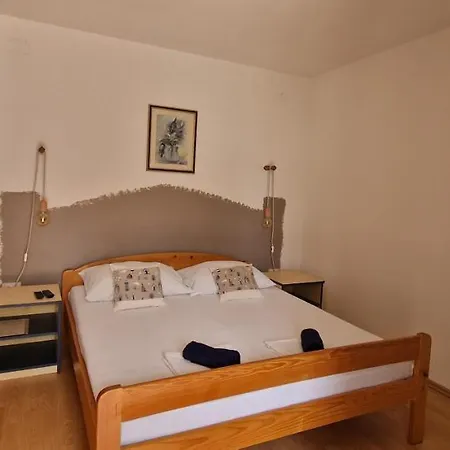 Apartmani Dutkovic Vrboska Exterior photo