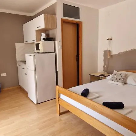 Apartmani Dutkovic Vrboska Exterior photo