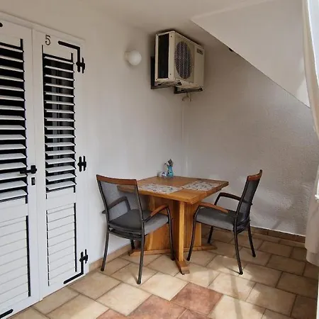 Apartmani Dutkovic Vrboska Exterior photo