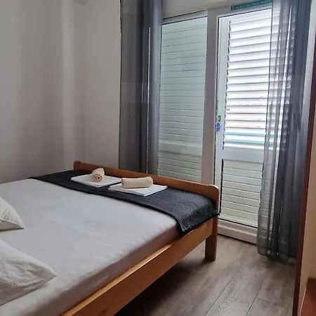 Apartmani Dutkovic Vrboska Exterior photo