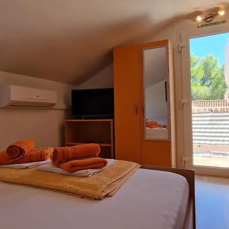 Apartmani Dutkovic Vrboska Exterior photo