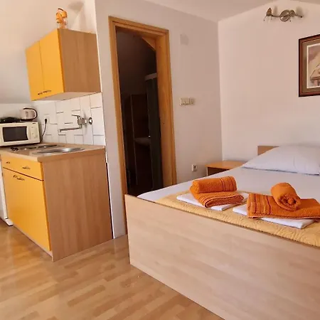 Apartmani Dutkovic Vrboska Exterior photo