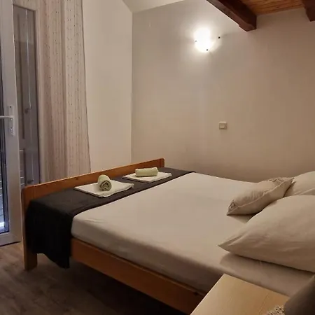 Apartmani Dutkovic Vrboska Exterior photo