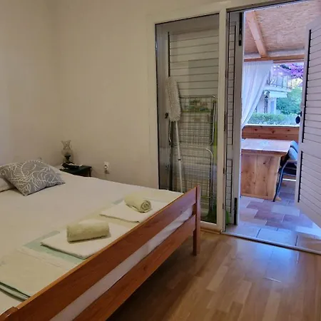Apartmani Dutkovic Vrboska Exterior photo