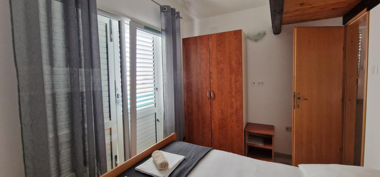 Dutkovic Apartment Vrboska